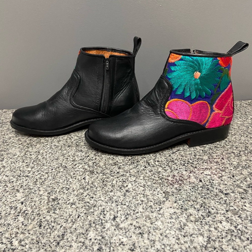 New TEYSHA Custom Handwoven Black Embroidered Floral Ankle Boot 38-US 7-7.5